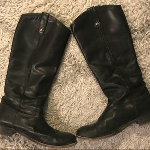 Like new Frye boots in black